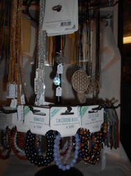 bracelets en pierres semi-prcieuses, pendentifs symboliques
